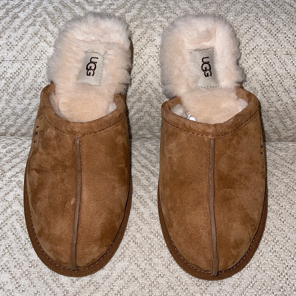 UGG Slippers - size 7. BRAND NEW